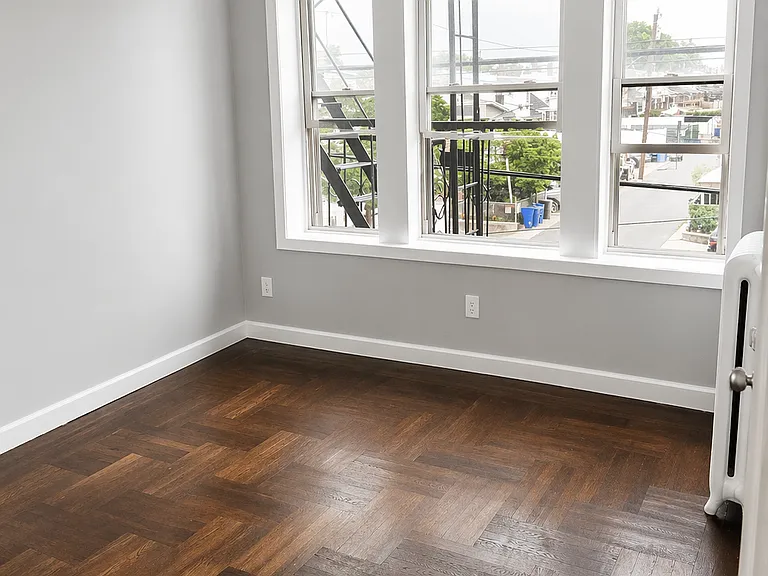 437 Kennedy Blvd #24 — Photo 2