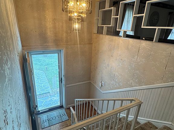 5th image of 361 Cumberland Dr