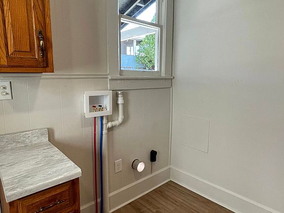 3rd image of 1004 Woodlawn Ave #B