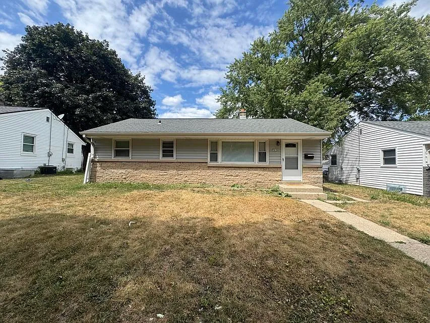 3 bed, 1.5 bath, 1200 sqft, $1,800 — Photo 1