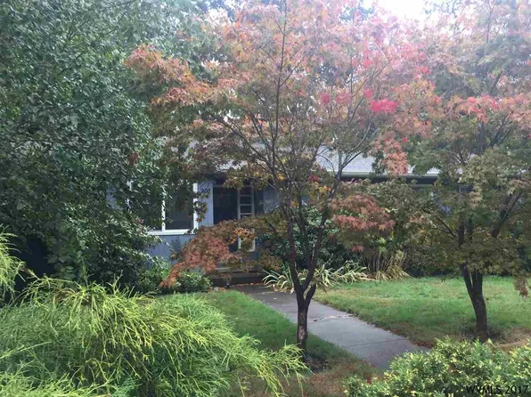 207 Jerome Ave, Silverton, OR 97381