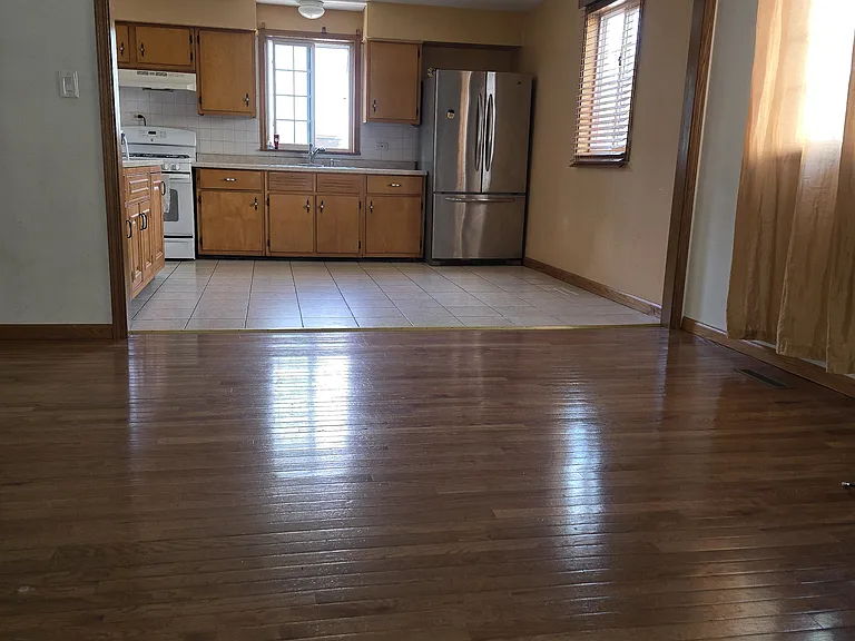 418 Whittier Ln — Photo 2