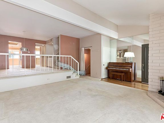 5th image of 1726 Palisades Dr