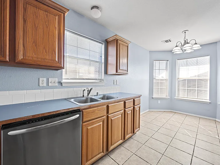 851 Honeysuckle Dr — Photo 11