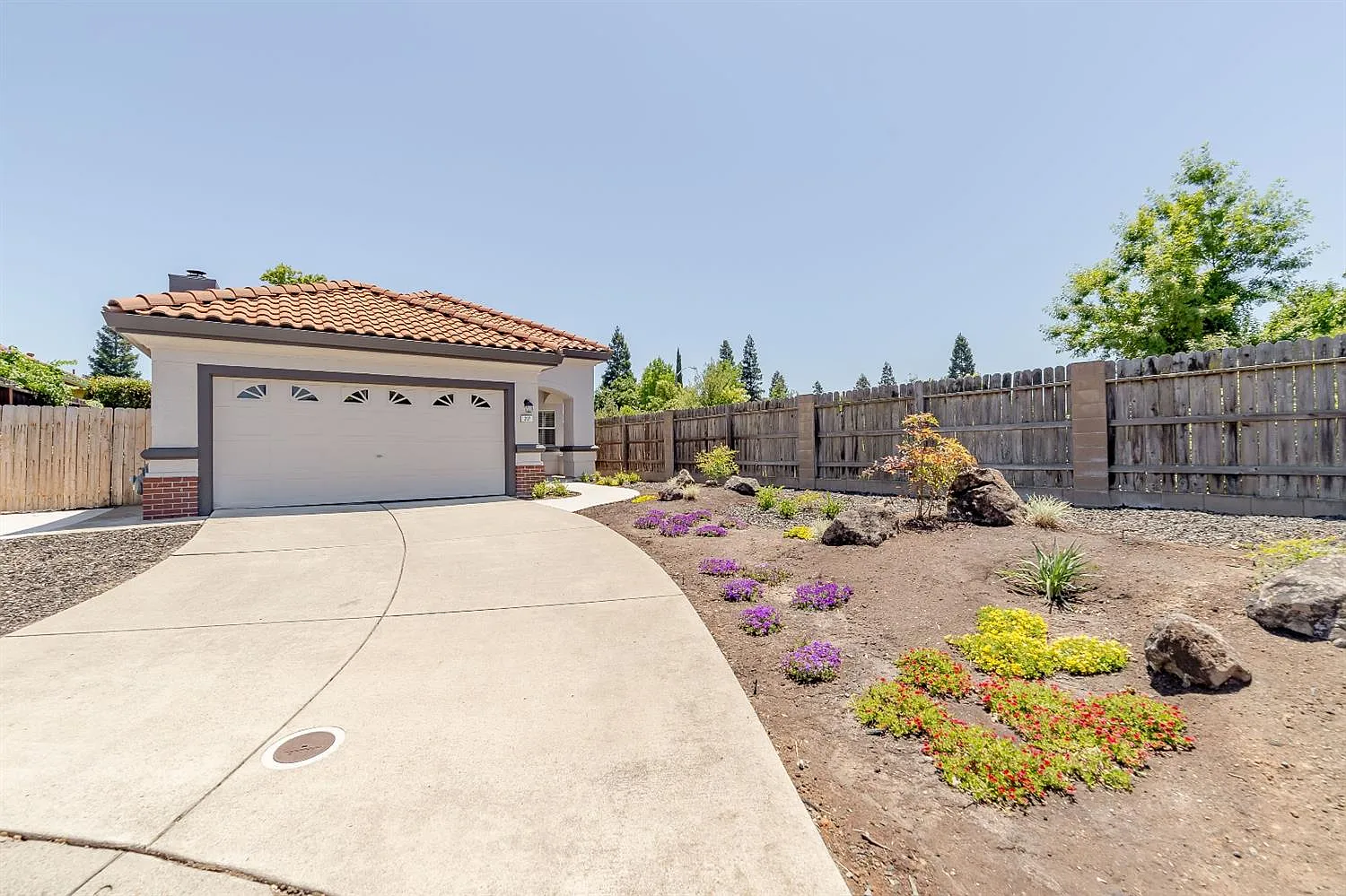 207 Pelham Ct photo 1
