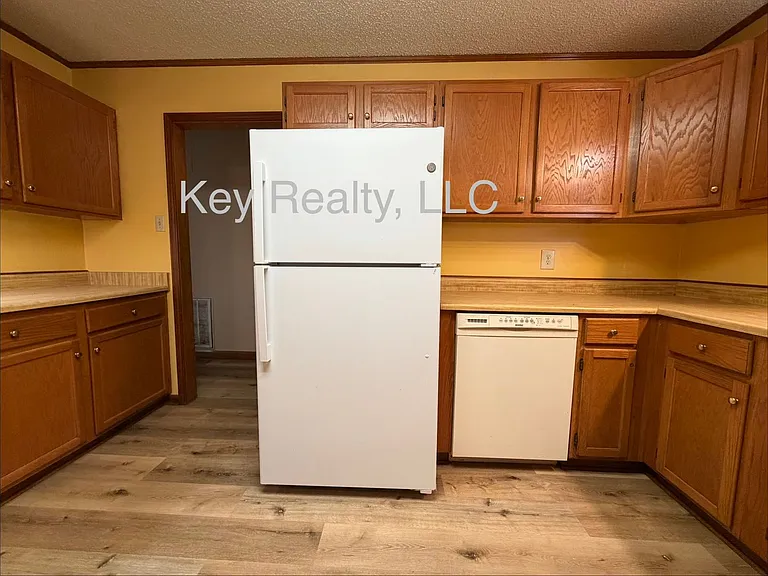 108 Lake Dr — Photo 13