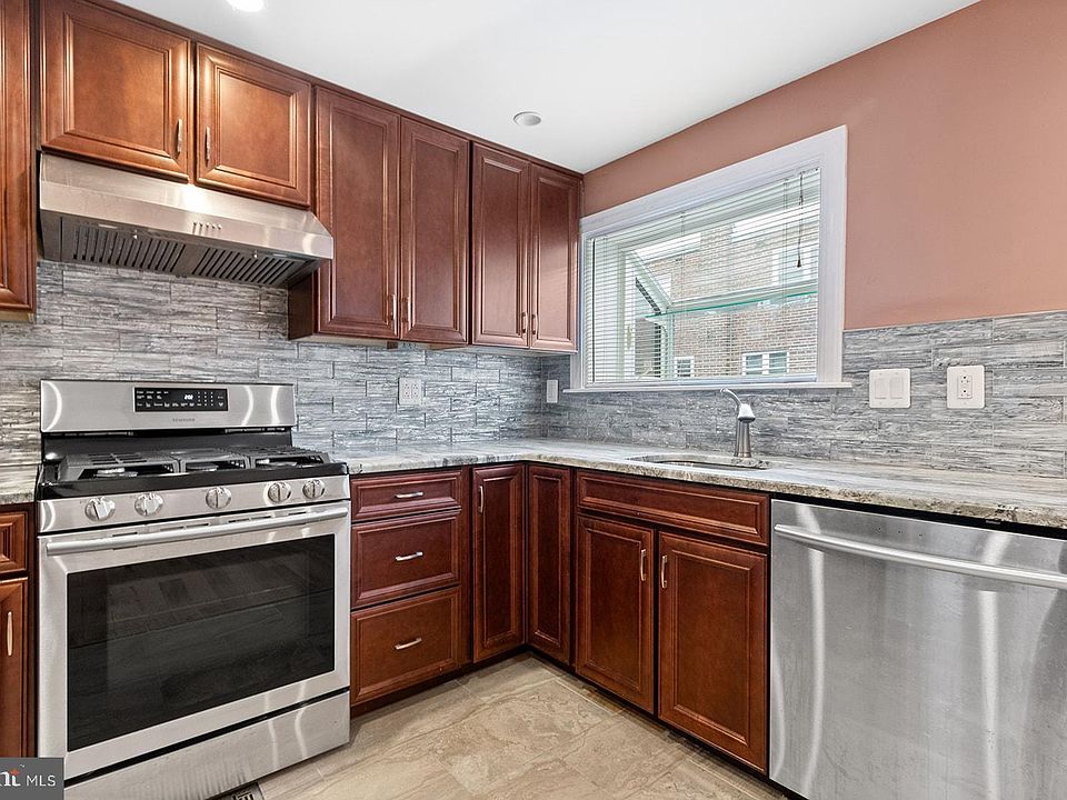 2nd image of 4440 Garden St
