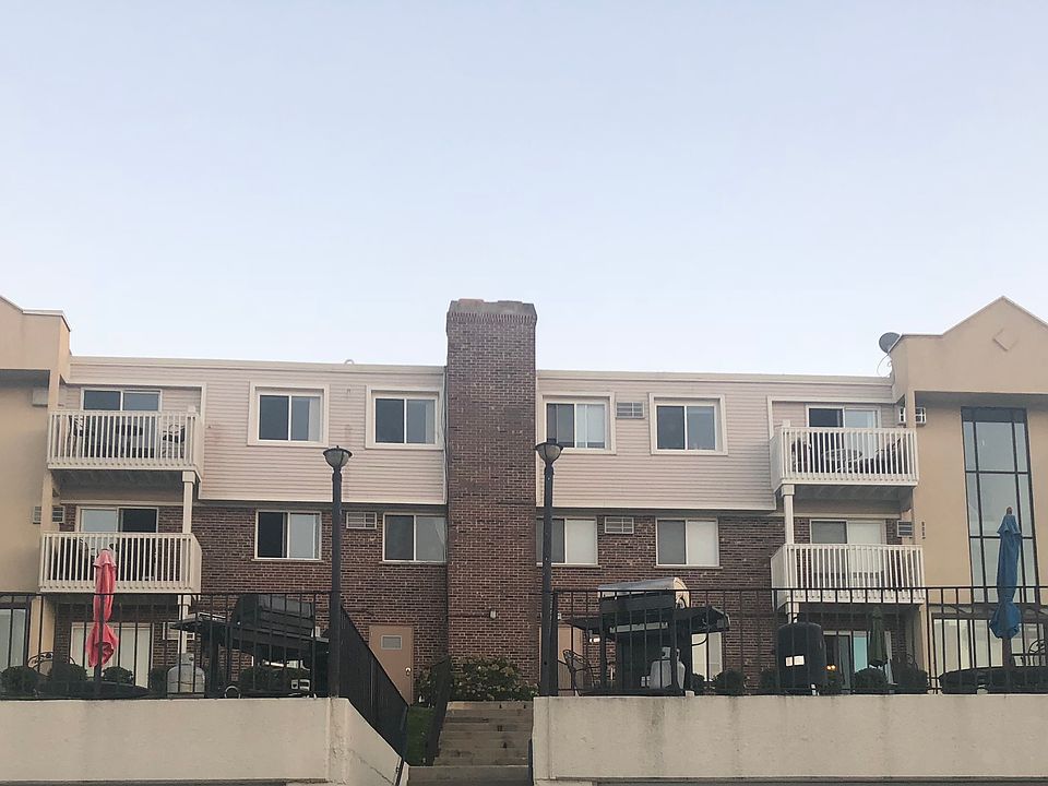 1st image of 213 E Liberty St APT 1