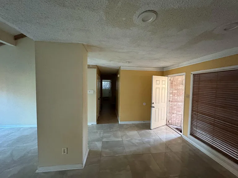 7411 Creekfield Dr — Photo 5