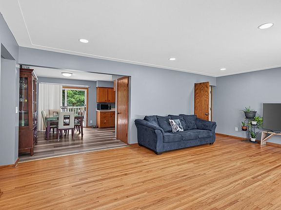 5th image of 6911 E River Rd NE