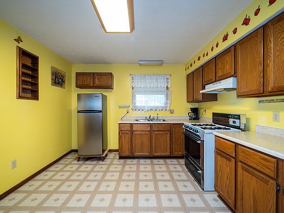 3rd image of 134 W Orchard Springs Dr