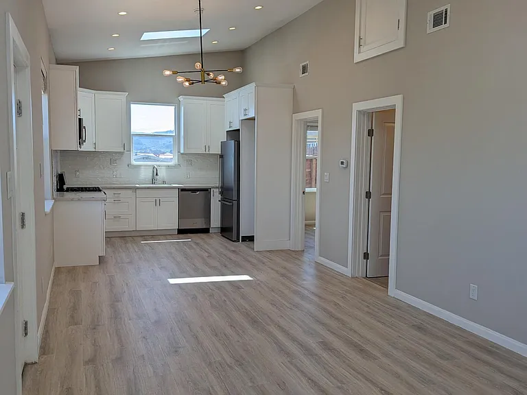 616 Tamarack Ln — Photo 9