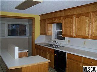 4th image of 836 Oakwood St NE