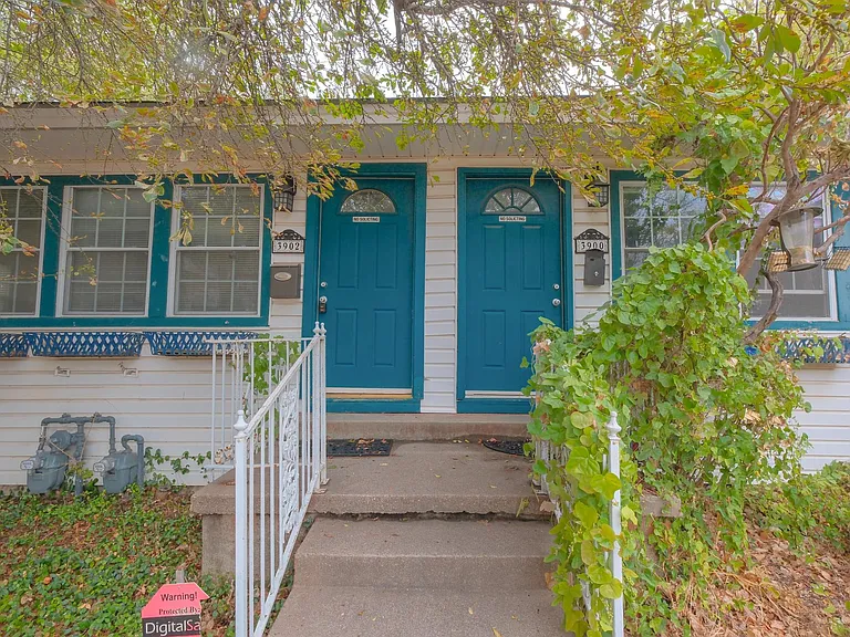 3902 Dexter Ave — Photo 2