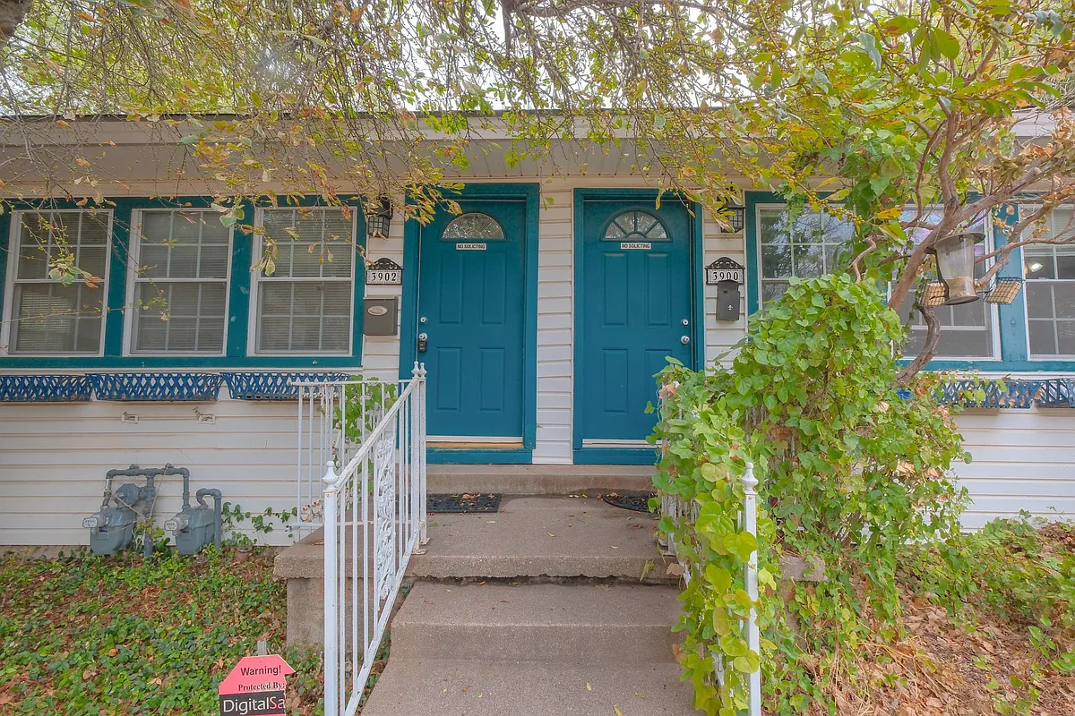 Building Photo - 3902 Dexter Ave