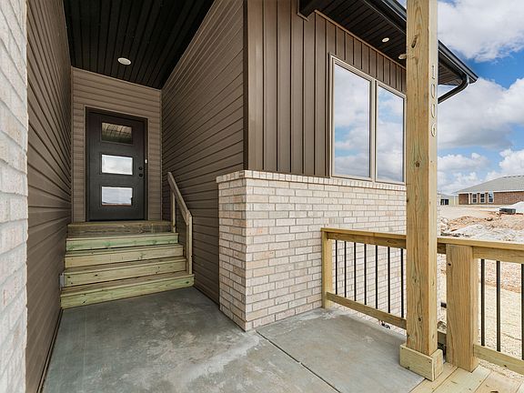 4th image of 1006 W Pebblebrooke Drive