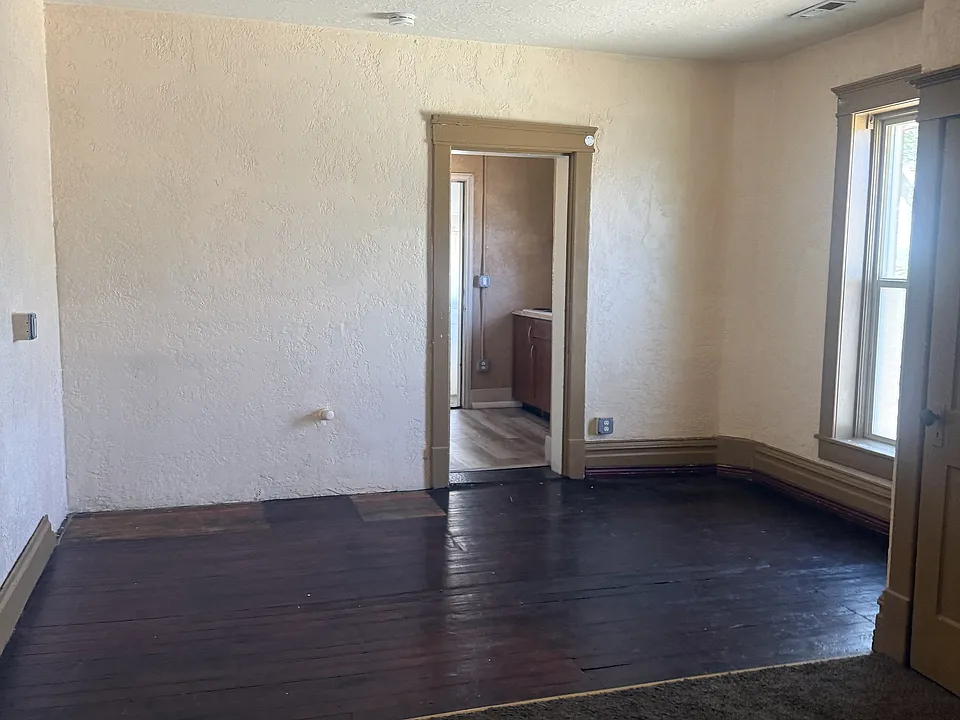 500 W 24th St #4