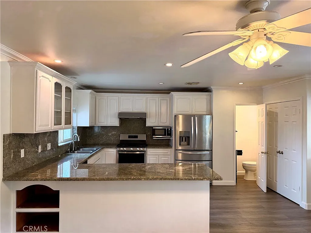 3 bed, 2.5 bath, 1784 sqft, $5,000 — Photo 4