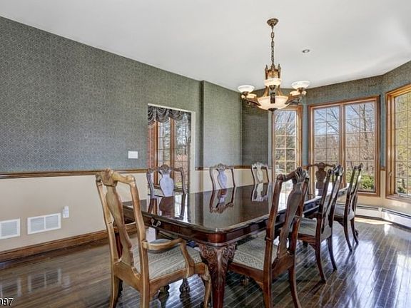 2nd image of 10 Cedar Manor Ct