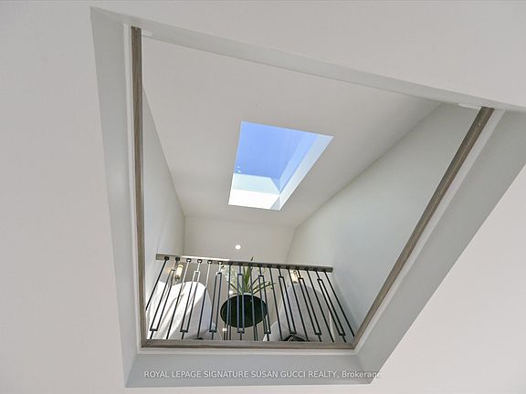 5th image of 22 Holland Ave