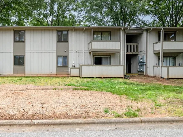 2240 Sunderland Rd APT 71N, Winston Salem, NC 27103