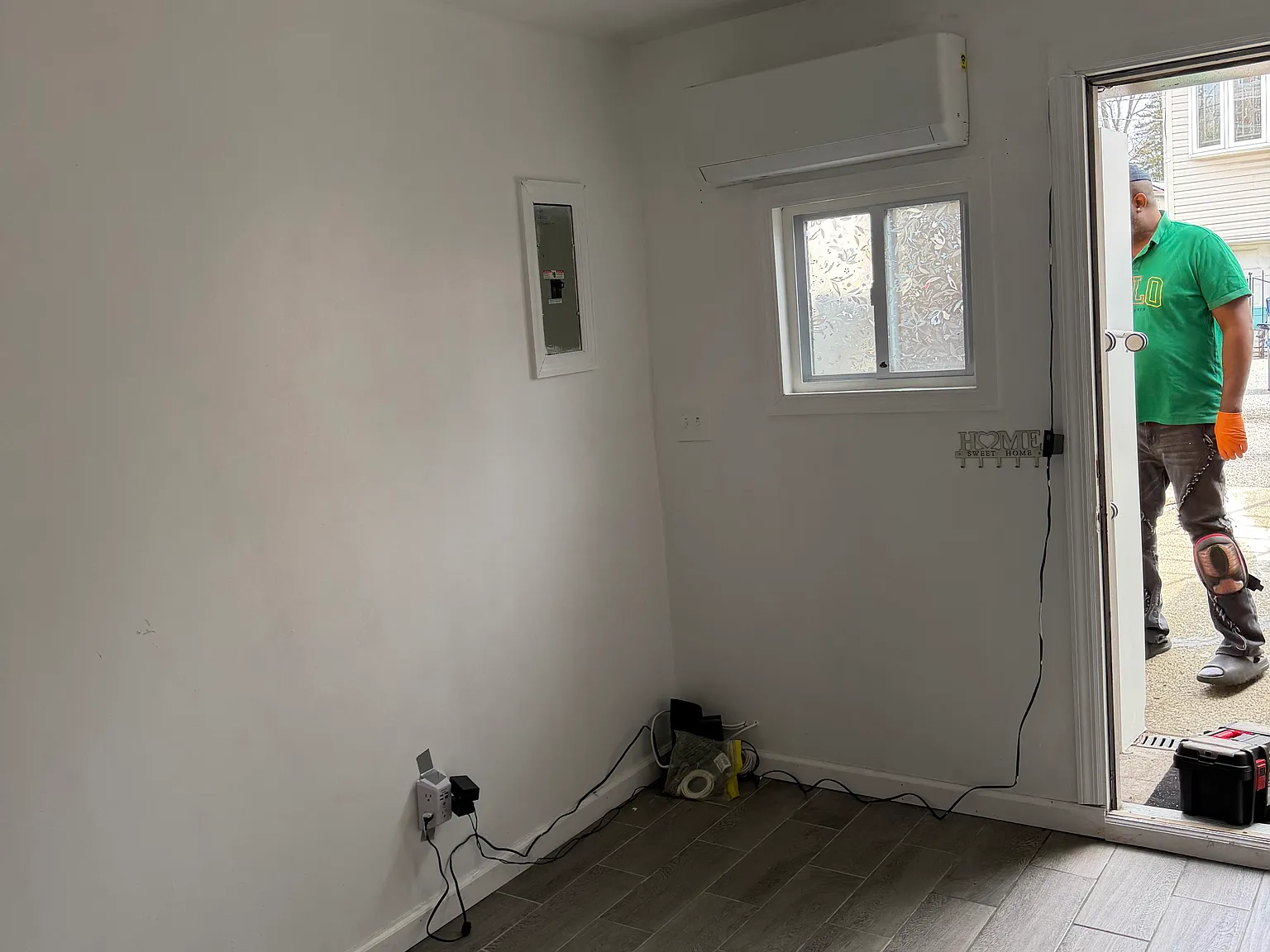 Studio, 900 sqft, $800 — Photo 3
