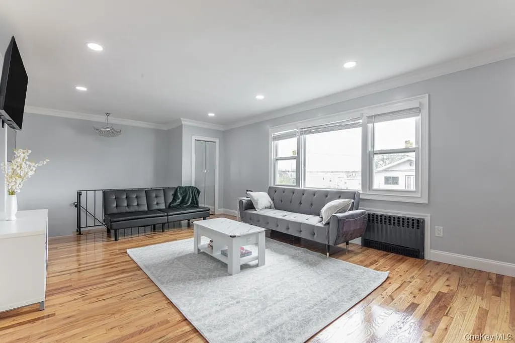 3 bed, 1.5 bath, 1144 sqft, $3,500 — Photo 3