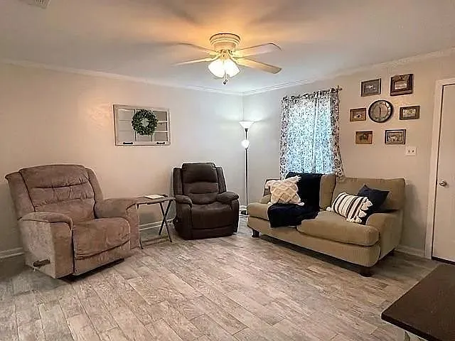 4 bed, 1316 sqft, $1,850 — Photo 3