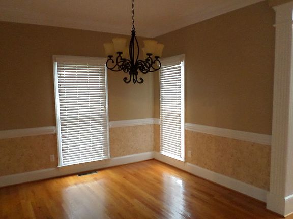 5th image of 116 Royal Pointe Way