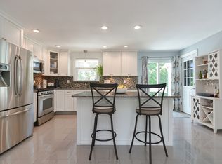 14 Bowling Green Ln, Worcester, MA 01602