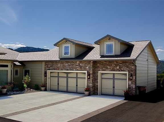 Six Car Garage/Bonus Rm