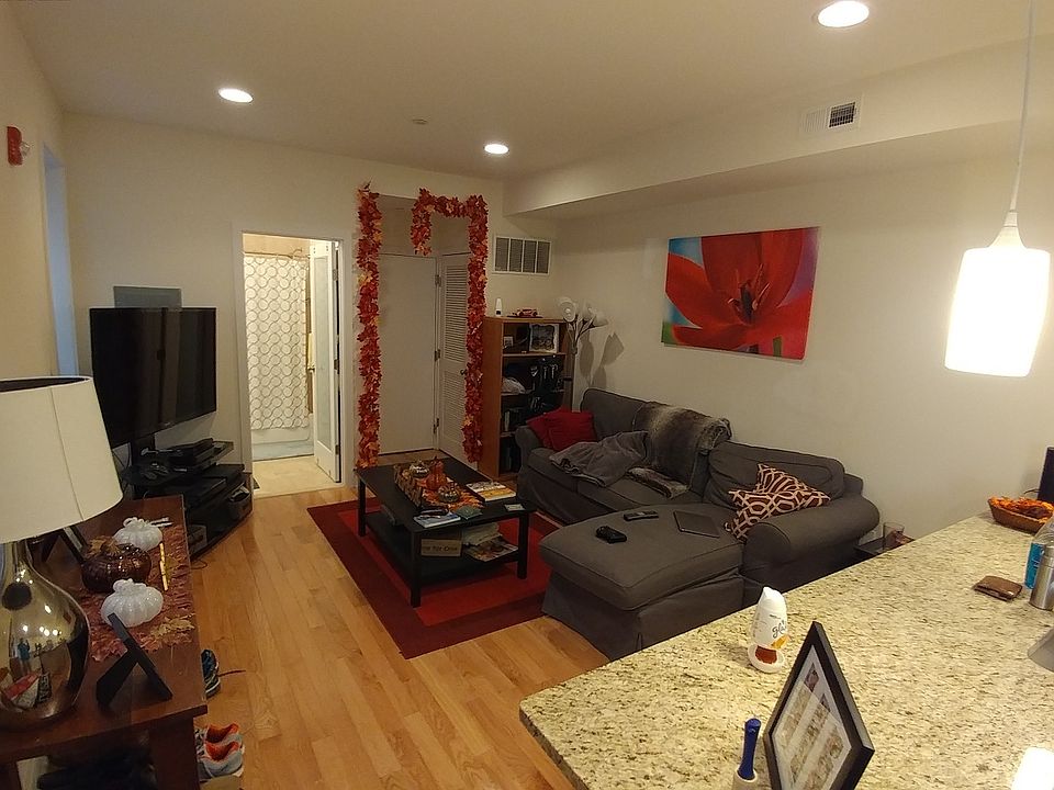 1st image of 1904 W Girard Ave APT 2R