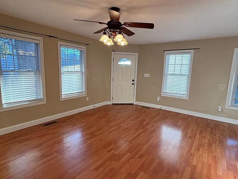 1305 Forest Ave — Photo 4