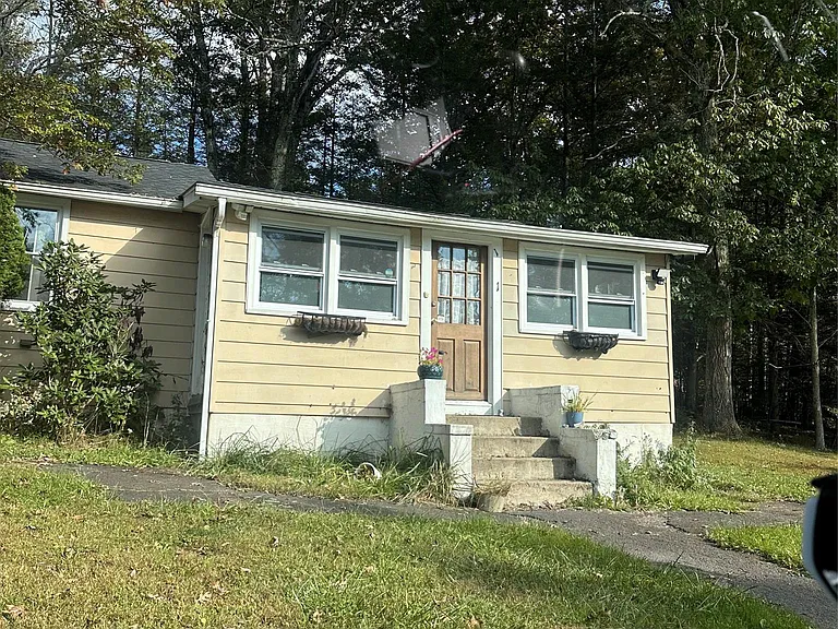 171 Lake Shore Dr — Photo 1