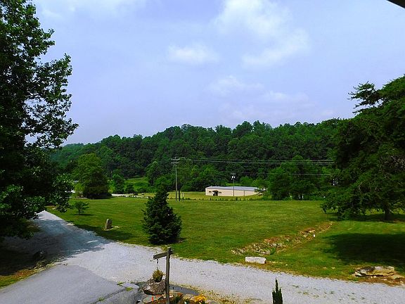 3rd image of 99 Hideaway Park Trl