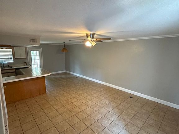 3rd image of 136 Bonnie Ln