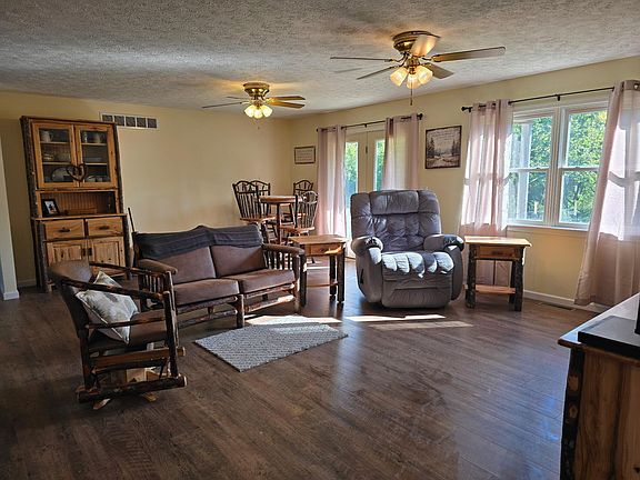 4th image of 45330 Maple View Cir