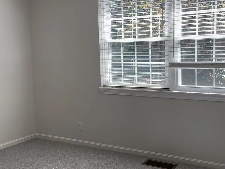 909 Windsor Dr #909 — Photo 8