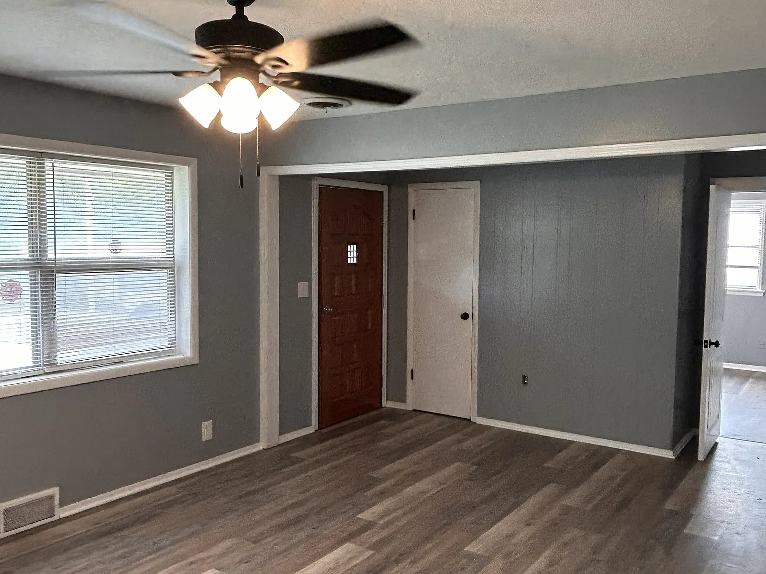 3 bed, 1288 sqft, $1,300 — Photo 2