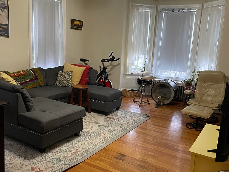 148 Crescent St #B — Photo 2