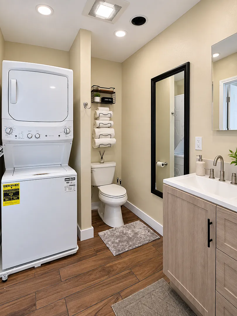 Private Newbury Park Studio with In-Unit Laundry — Photo 4