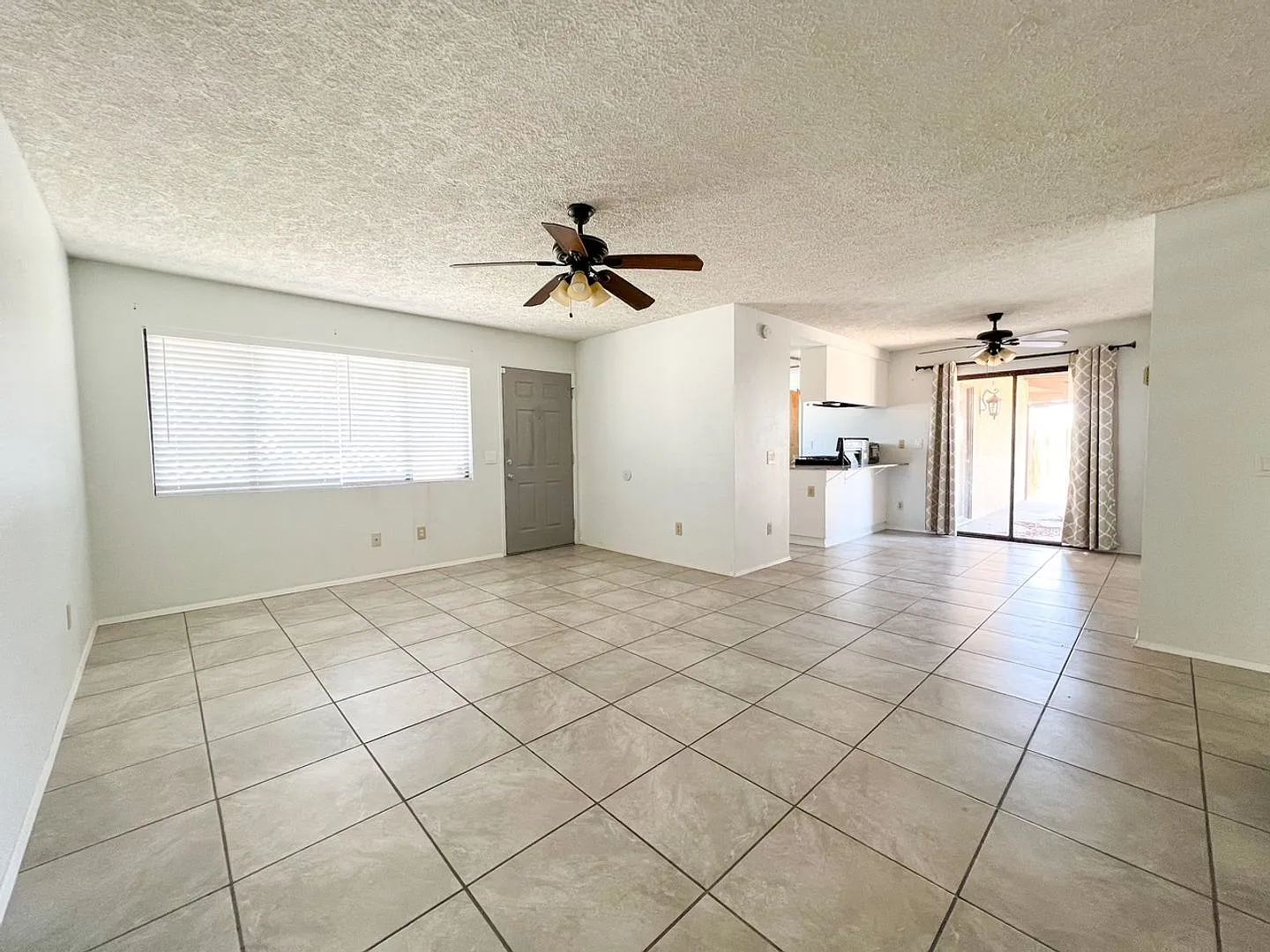 3 Bedroom Home in 29 Palms — Photo 4
