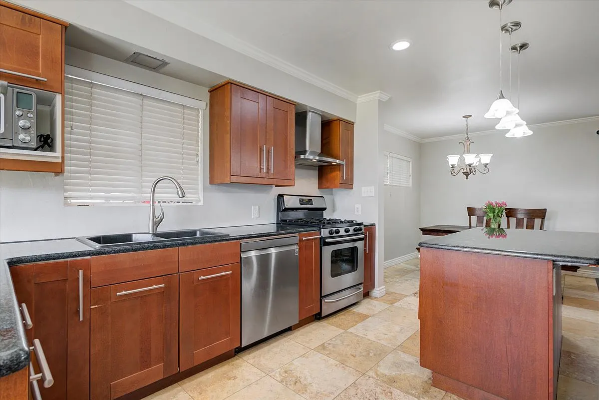 3 bed, 1667 sqft, $3,000 — Photo 3