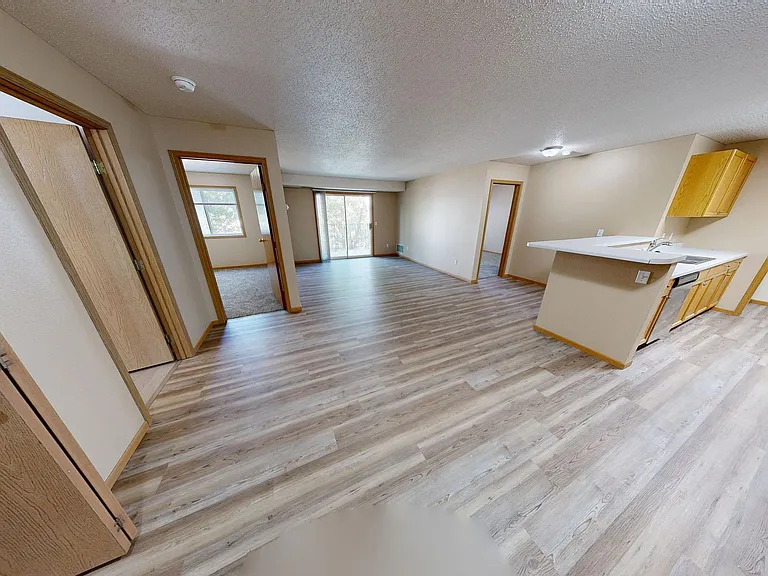 Dakota Park Apartments — Photo 10