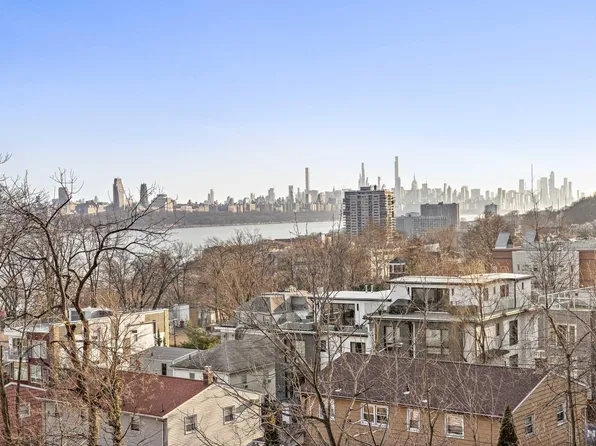 25 Yorkview Dr, Edgewater, NJ 07020