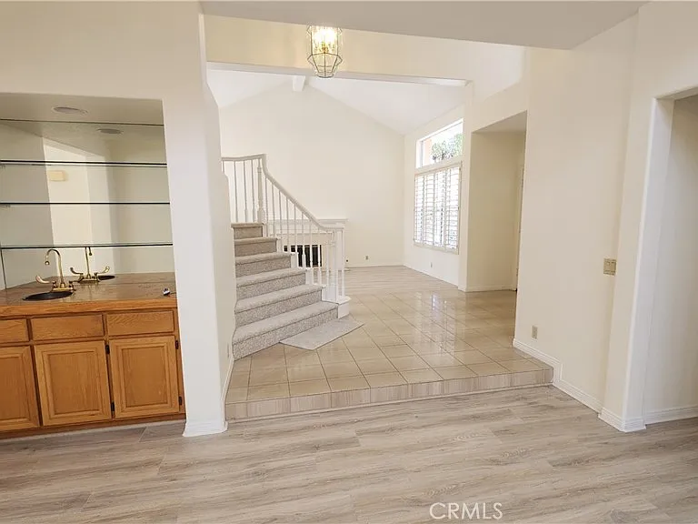 2162 Ventia — Photo 24
