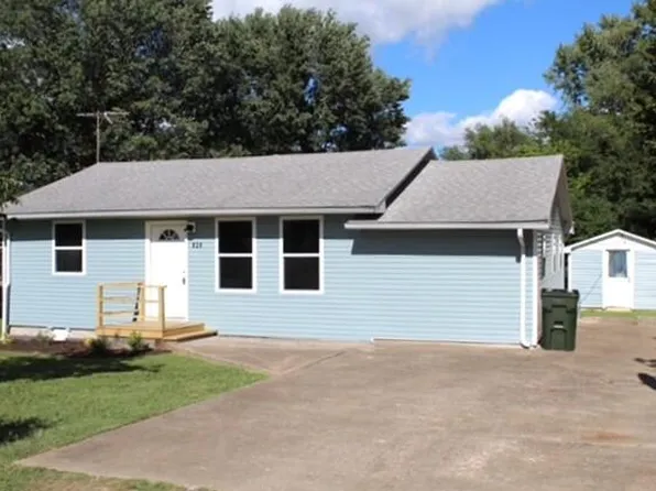 828 S Roosevelt Avenue, Aurora, MO 65605