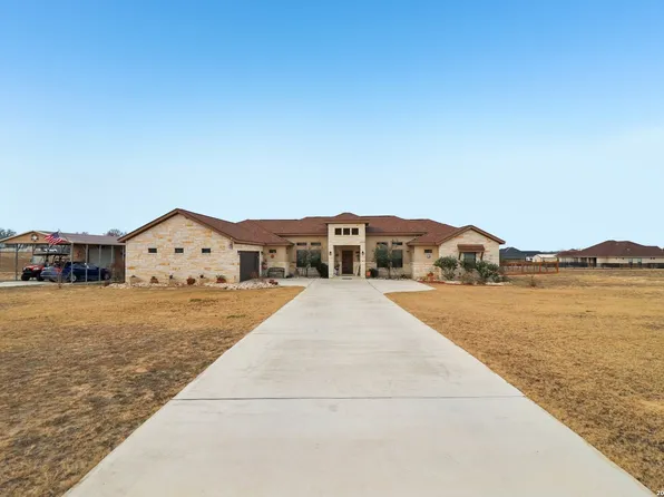 311 Abrego Lake, Floresville, TX 78114
