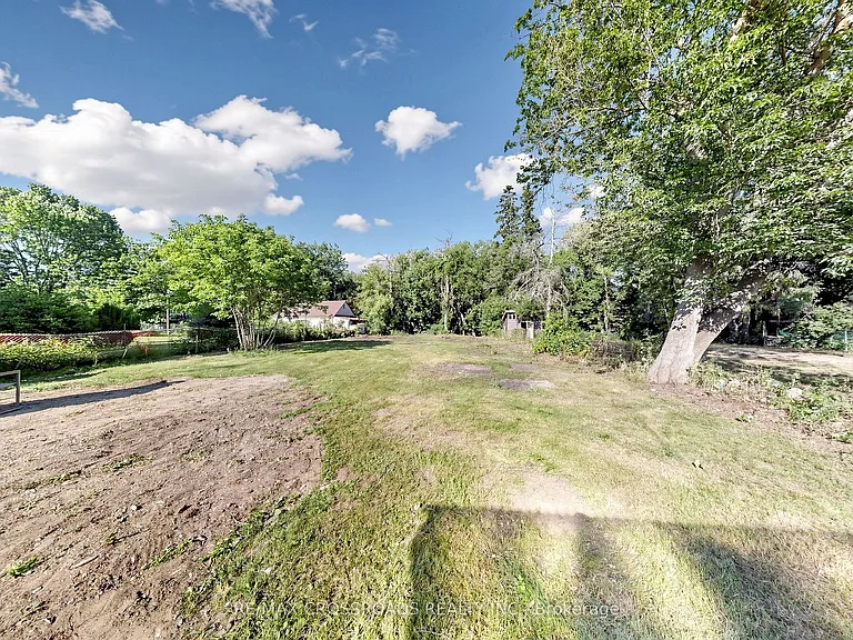 1496 Simcoe St N — Photo 44