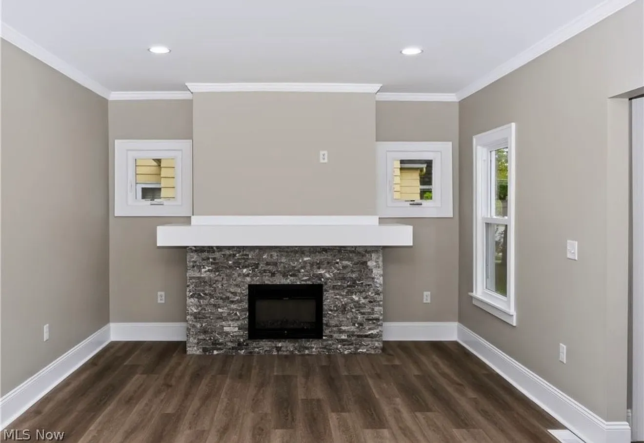 4 bed, 2400 sqft, $2,300 — Photo 4